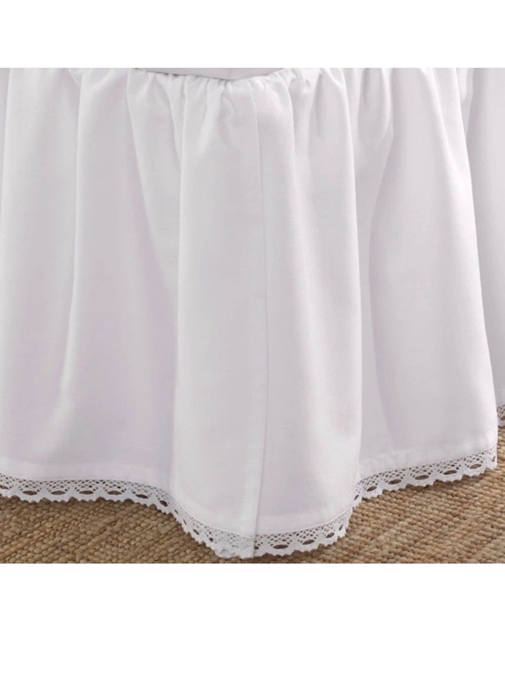 TAILORED Laura Ashley FULL
Crochet Ruffle White Bedskirt ~ NEW